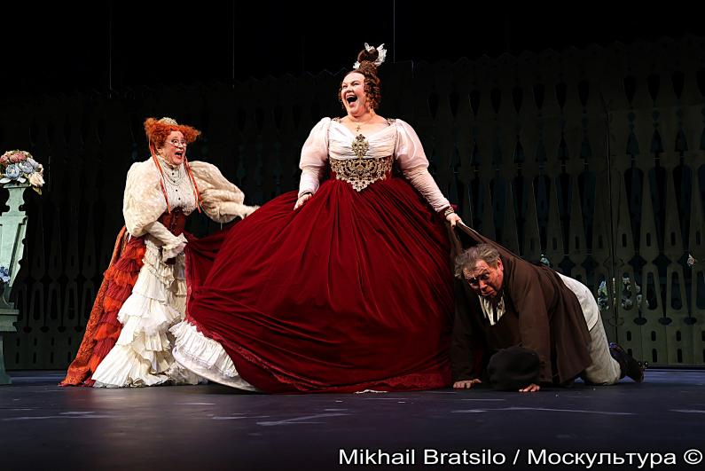 Акулина - Марина Неёлова, Белотелова - Наталия Качалова, Бальзаминов - Дмитрий Смолев