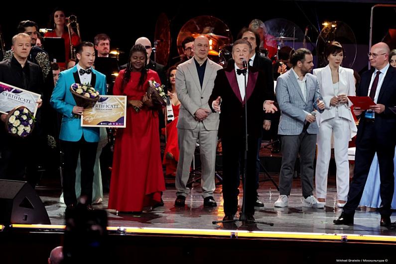 Лев Лещенко